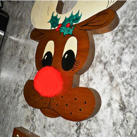 Handmade Wooden Rudolph Reindeer Welcome Sign | Pom Pom Nose | Vintage - Picture 3 of 8